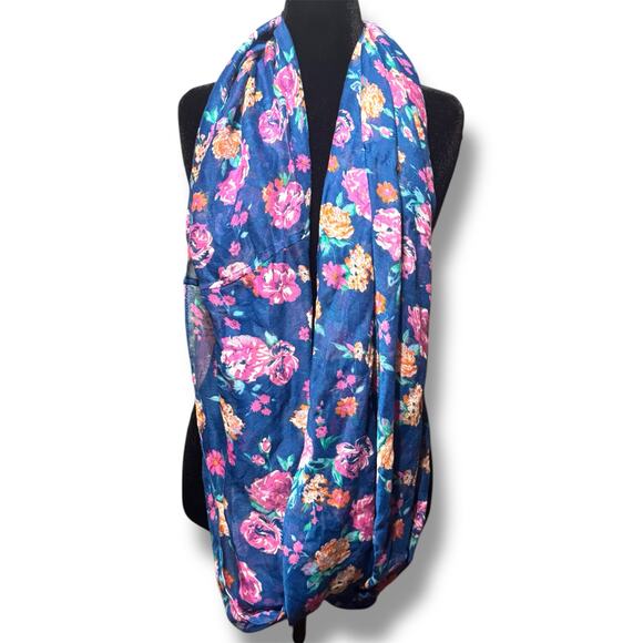 179. Charlotte Russe Blue Floral Infinity Scarf - Picture 1 of 3